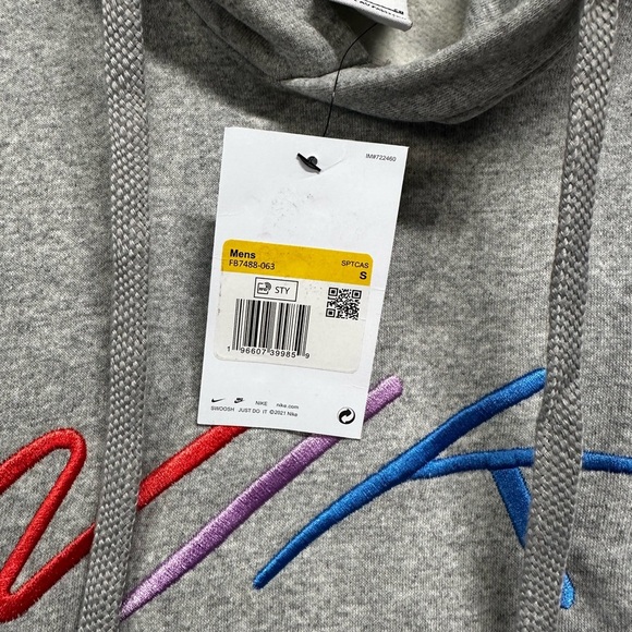 Nike Club Fleece Classic Gray Hoodie with Multicolor Logo Mens Size Small NWT - Picture 6 of 7